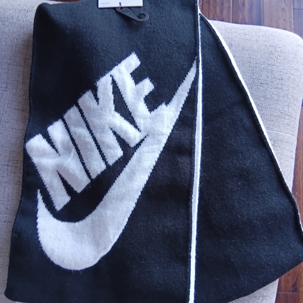 Nike Black and White unisex scarf